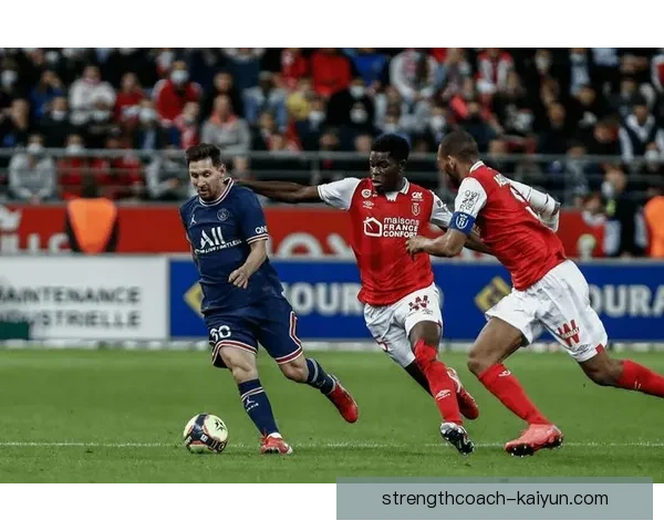 卡瓦尼禁区能力持续回暖，表现稳健助力球队进攻威胁增强