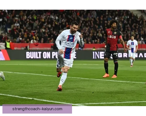 哈维·西蒙斯本赛季过人成功率居五大联赛前列，表现稳健